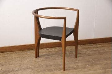 中古　美品　高級イタリア輸入家具　ウォールナット材　本革　スタイリッシュなデザインが目を惹く曲げ木チェア(椅子、ダイニングチェア)(R-051532)