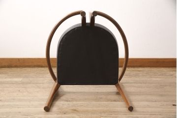 中古　美品　高級イタリア輸入家具　ウォールナット材　本革　スタイリッシュなデザインが目を惹く曲げ木チェア(椅子、ダイニングチェア)(R-051532)