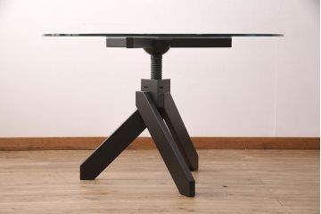 中古　極美品　2019年製　Cassina(カッシーナ)取り扱い　VIDUN(ヴィドゥン)　支柱を回して高さが調節できるガラステーブル(ダイニングテーブル、2人掛け、4人掛け)(R-051535)