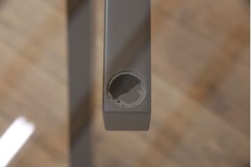 中古　極美品　2019年製　Cassina(カッシーナ)取り扱い　VIDUN(ヴィドゥン)　支柱を回して高さが調節できるガラステーブル(ダイニングテーブル、2人掛け、4人掛け)(R-051535)