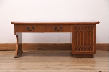 中古　美品　民芸家具　ケヤキ材製・中桐材　力強い杢目と品が漂う美しい佇まいが魅力の文机(片袖机)(R-051536)