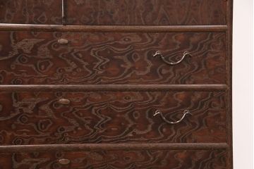 中古　美品　国産　三方桑材・中桐　衣装盆付き　独特な木目が目を惹く小振りな着物箪笥(和タンス、総桐箪笥、桐たんす)(R-051537)