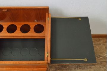 ヴィンテージ家具　デンマークビンテージ　チーク材　希少!収納を兼ね備えたキャスター付きサーバー(サービス台、ワインセラー、バーキャビネット、収納棚)(R-051538)
