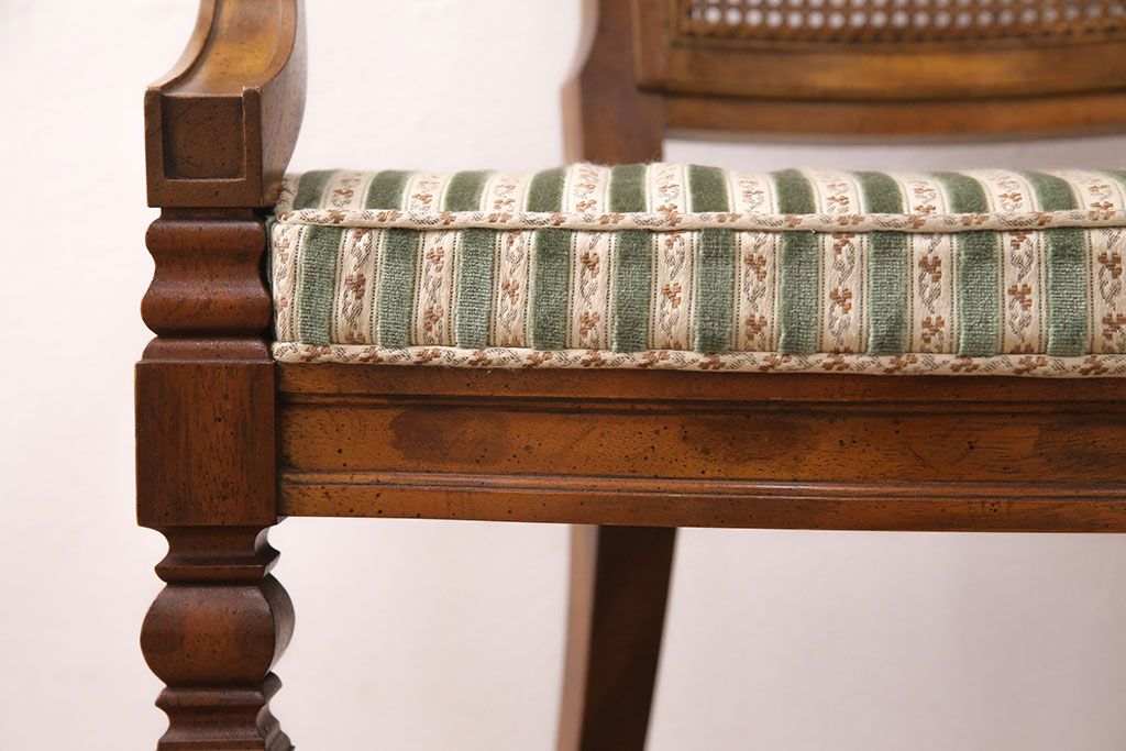 中古　美品　DREXEL HERITAGE(ドレクセルヘリテイジ)　Cameo Classics(キャメオクラシックス)　格調高い雰囲気が魅力のマホガニー製アームチェア(定価約33万円)(椅子、ダイニングチェア)(R-051539)