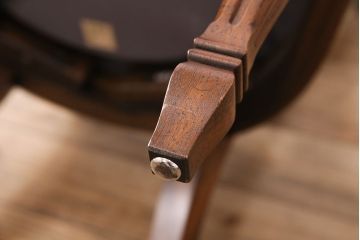 中古　美品　DREXEL HERITAGE(ドレクセルヘリテイジ)　Cameo Classics(キャメオクラシックス)　格調高い雰囲気が魅力のマホガニー製アームチェア(定価約33万円)(椅子、ダイニングチェア)(R-051539)