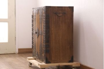 アンティーク家具　明治大正期　三国産　極上　黒々とした金具の装飾が立派な総桐帳場箪笥(総桐箪笥、小箪笥、引き出し、サイドチェスト、桐たんす)(R-051548)