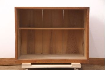 和製アンティーク　ヒノキ材　様々な使い方ができる、シンプルなつくりの戸棚(キャビネット、収納棚、下駄箱)(R-051551)
