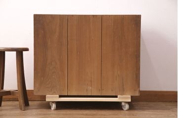 和製アンティーク　ヒノキ材　様々な使い方ができる、シンプルなつくりの戸棚(キャビネット、収納棚、下駄箱)(R-051551)