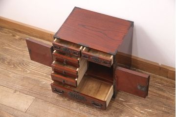 中古　美品　門間箪笥店(門間屋)　仙台箪笥　木地呂塗り　小ぶりながらも存在感を放つ小箪笥(小引き出し、卓上収納)(定価約24万円)(R-051557)
