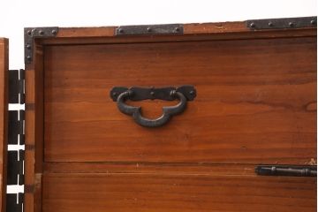 和製アンティーク　迫力ある十字金具が上手!観音開きの時代箪笥(引き出し、ローボード)(R-051558)