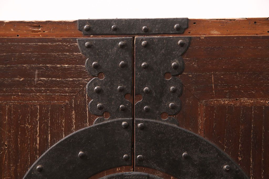 和製アンティーク　迫力ある十字金具が上手!観音開きの時代箪笥(引き出し、ローボード)(R-051558)