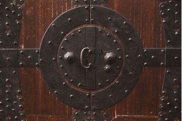 和製アンティーク　迫力ある十字金具が上手!観音開きの時代箪笥(引き出し、ローボード)(R-051558)