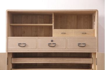 中古　加茂桐　伝統工芸士・会田勝平作　かくし付き　上品な佇まいの総桐箪笥(並厚)(総桐たんす、衣装箪笥、着物箪笥、和タンス)(R-051559)