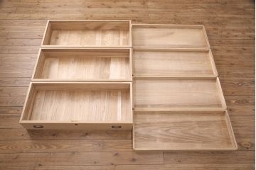 中古　加茂桐　伝統工芸士・会田勝平作　かくし付き　上品な佇まいの総桐箪笥(並厚)(総桐たんす、衣装箪笥、着物箪笥、和タンス)(R-051559)
