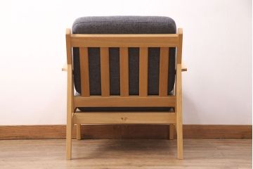 中古　極美品　ナラ材　karf(カーフ) standard label(スタンダードレーベル)　TOLIME(トリム)　温かい雰囲気が魅力的な1人掛けソファ(アームチェア、椅子)(定価約9万円)(R-051560)