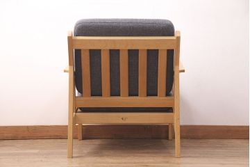 中古　極美品　ナラ材　karf(カーフ) standard label(スタンダードレーベル)　TOLIME(トリム)　温かい雰囲気が魅力的な1人掛けソファ(アームチェア、椅子)(定価約9万円)(R-051561)