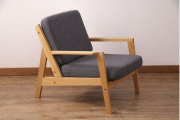 中古　極美品　ナラ材　karf(カーフ) standard label(スタンダードレーベル)　TOLIME(トリム)　温かい雰囲気が魅力的な1人掛けソファ(アームチェア、椅子)(定価約9万円)(R-051561)