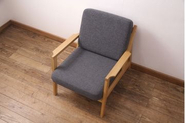 中古　極美品　ナラ材　karf(カーフ) standard label(スタンダードレーベル)　TOLIME(トリム)　温かい雰囲気が魅力的な1人掛けソファ(アームチェア、椅子)(定価約9万円)(R-051561)