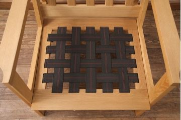 中古　極美品　ナラ材　karf(カーフ) standard label(スタンダードレーベル)　TOLIME(トリム)　温かい雰囲気が魅力的な1人掛けソファ(アームチェア、椅子)(定価約9万円)(R-051561)