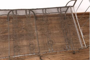 ヴィンテージ家具　フランスビンテージ　インダストリアルの空間づくりにおすすめ!折り畳み式が珍しいアイアン製のベッドフレーム(セミシングル)(R-051562)