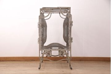 ヴィンテージ家具　フランスビンテージ　インダストリアルの空間づくりにおすすめ!折り畳み式が珍しいアイアン製のベッドフレーム(セミシングル)(R-051562)