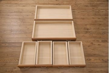 《台輪取り付け加工費込み》中古　シャルドネ(CHARDONNAY)　CRIVILLE(クリビーレ)　リメイク　ウォールナット材　仕切り付きが便利!ナチュラルな雰囲気が素敵なローチェスト(R-051563)