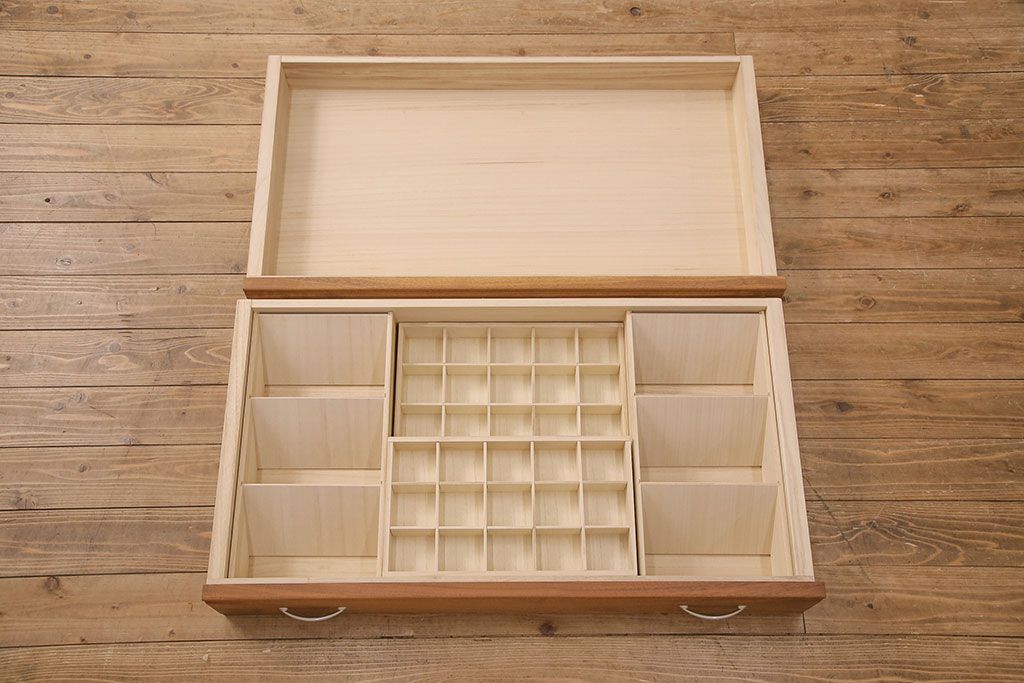 《台輪取り付け加工費込み》中古　シャルドネ(CHARDONNAY)　CRIVILLE(クリビーレ)　リメイク　ウォールナット材　仕切り付きが便利!ナチュラルな雰囲気が素敵なローチェスト(R-051563)