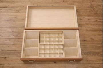 《台輪取り付け加工費込み》中古　シャルドネ(CHARDONNAY)　CRIVILLE(クリビーレ)　リメイク　ウォールナット材　仕切り付きが便利!ナチュラルな雰囲気が素敵なローチェスト(R-051563)