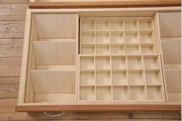 《台輪取り付け加工費込み》中古　シャルドネ(CHARDONNAY)　CRIVILLE(クリビーレ)　リメイク　ウォールナット材　仕切り付きが便利!ナチュラルな雰囲気が素敵なローチェスト(R-051563)