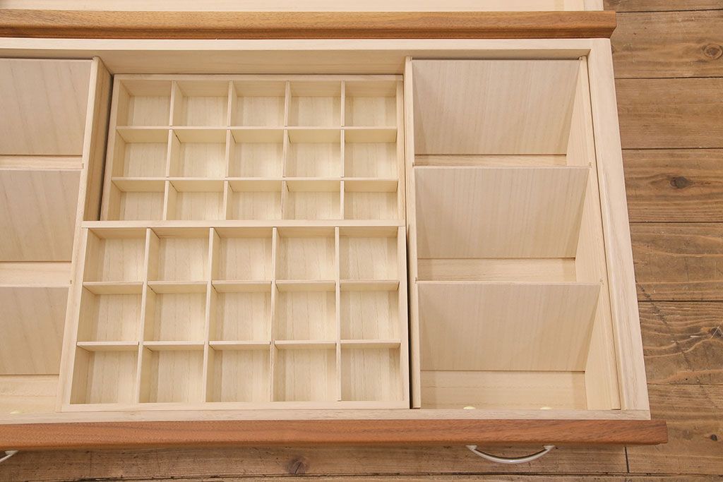 《台輪取り付け加工費込み》中古　シャルドネ(CHARDONNAY)　CRIVILLE(クリビーレ)　リメイク　ウォールナット材　仕切り付きが便利!ナチュラルな雰囲気が素敵なローチェスト(R-051563)