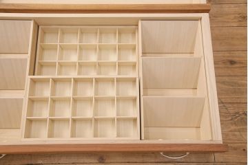 《台輪取り付け加工費込み》中古　シャルドネ(CHARDONNAY)　CRIVILLE(クリビーレ)　リメイク　ウォールナット材　仕切り付きが便利!ナチュラルな雰囲気が素敵なローチェスト(R-051563)