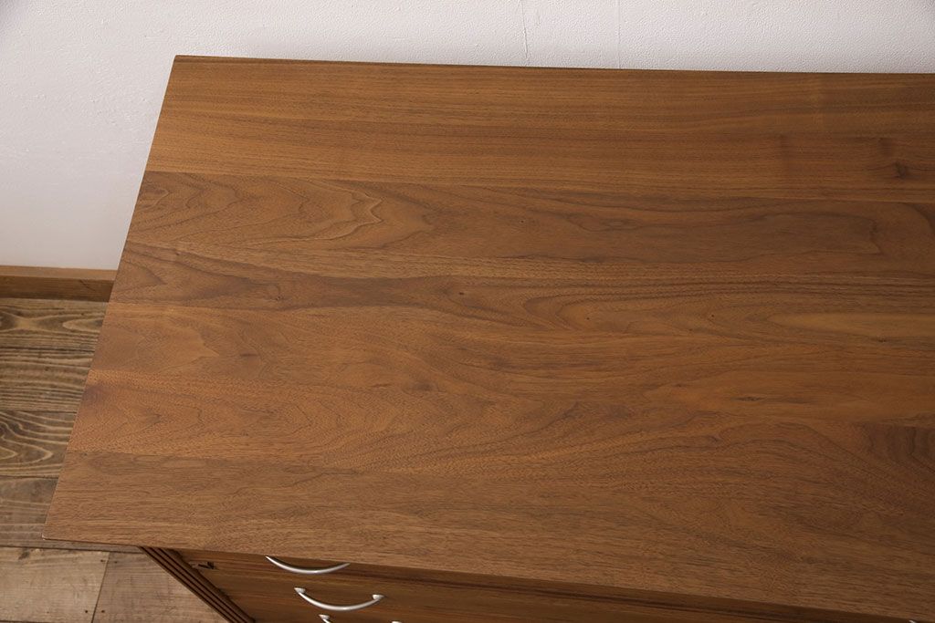 《台輪取り付け加工費込み》中古　シャルドネ(CHARDONNAY)　CRIVILLE(クリビーレ)　リメイク　ウォールナット材　仕切り付きが便利!ナチュラルな雰囲気が素敵なローチェスト(R-051563)