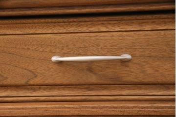 《台輪取り付け加工費込み》中古　シャルドネ(CHARDONNAY)　CRIVILLE(クリビーレ)　リメイク　ウォールナット材　仕切り付きが便利!ナチュラルな雰囲気が素敵なローチェスト(R-051563)