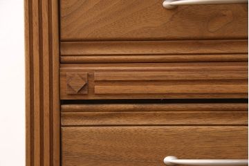 《台輪取り付け加工費込み》中古　シャルドネ(CHARDONNAY)　CRIVILLE(クリビーレ)　リメイク　ウォールナット材　仕切り付きが便利!ナチュラルな雰囲気が素敵なローチェスト(R-051563)