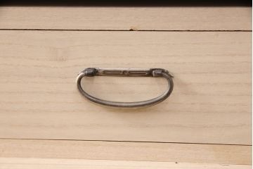 中古　伝統工芸　軽井沢彫り　図柄が珍しい!!　細やかな彫刻の意匠に目を奪われる衣装盆付きの和箪笥(和タンス、チェスト、着物箪笥、収納箪笥)(R-051567)