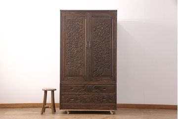 中古　伝統工芸　軽井沢彫り　図柄が珍しい!!　彫刻の意匠が華やかなワードローブ(洋服タンス)(R-051568)