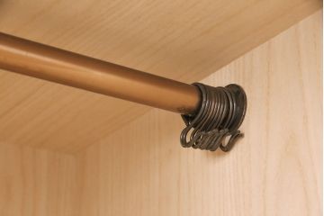 中古　伝統工芸　軽井沢彫り　図柄が珍しい!!　彫刻の意匠が華やかなワードローブ(洋服タンス)(R-051568)