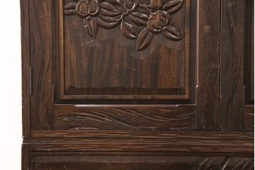中古　伝統工芸　軽井沢彫り　図柄が珍しい!!　彫刻の意匠が華やかなワードローブ(洋服タンス)(R-051568)