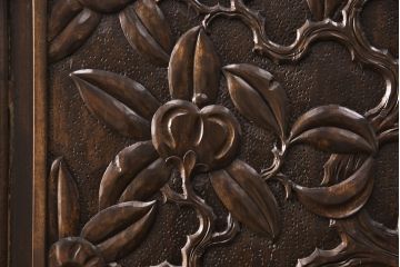 中古　伝統工芸　軽井沢彫り　図柄が珍しい!!　彫刻の意匠が華やかなワードローブ(洋服タンス)(R-051568)