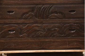 中古　伝統工芸　軽井沢彫り　図柄が珍しい!!　彫刻の意匠が華やかなワードローブ(洋服タンス)(R-051568)