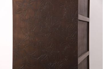 中古　伝統工芸　軽井沢彫り　図柄が珍しい!!　彫刻の意匠が華やかなワードローブ(洋服タンス)(R-051568)