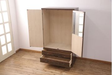 中古　伝統工芸　軽井沢彫り　図柄が珍しい!!　彫刻の意匠が華やかなワードローブ(洋服タンス)(R-051568)