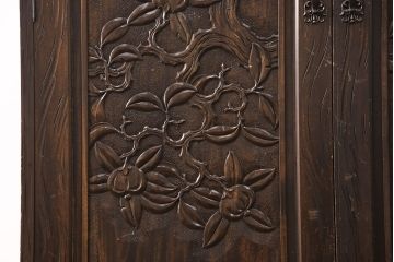 中古　伝統工芸　軽井沢彫り　図柄が珍しい!!　彫刻の意匠が華やかなワードローブ(洋服タンス)(R-051568)