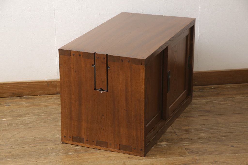 和製アンティーク　総ケヤキ材　分厚い材を贅沢に使用した重厚な佇まいの帳場箪笥(ローボード、引き出し)(R-051570)