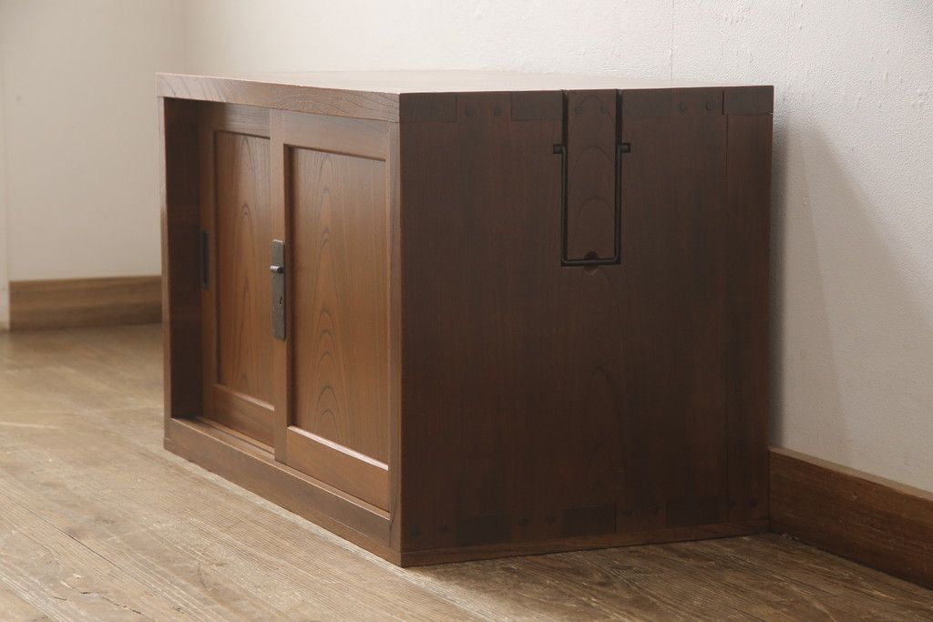 和製アンティーク　総ケヤキ材　分厚い材を贅沢に使用した重厚な佇まいの帳場箪笥(ローボード、引き出し)(R-051570)