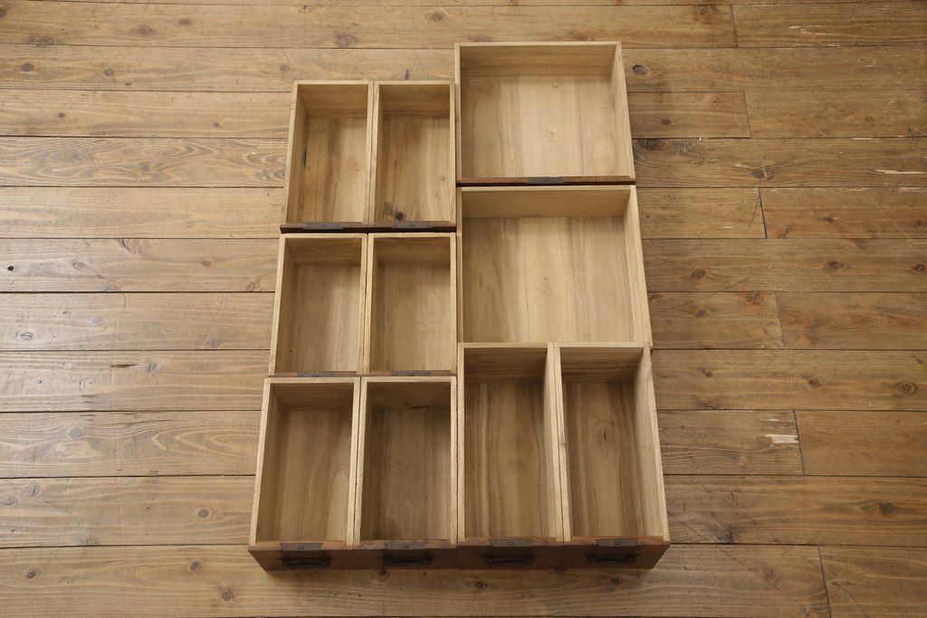 和製アンティーク　総ケヤキ材　分厚い材を贅沢に使用した重厚な佇まいの帳場箪笥(ローボード、引き出し)(R-051570)