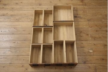 和製アンティーク　総ケヤキ材　分厚い材を贅沢に使用した重厚な佇まいの帳場箪笥(ローボード、引き出し)(R-051570)