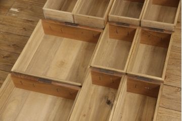 和製アンティーク　総ケヤキ材　分厚い材を贅沢に使用した重厚な佇まいの帳場箪笥(ローボード、引き出し)(R-051570)