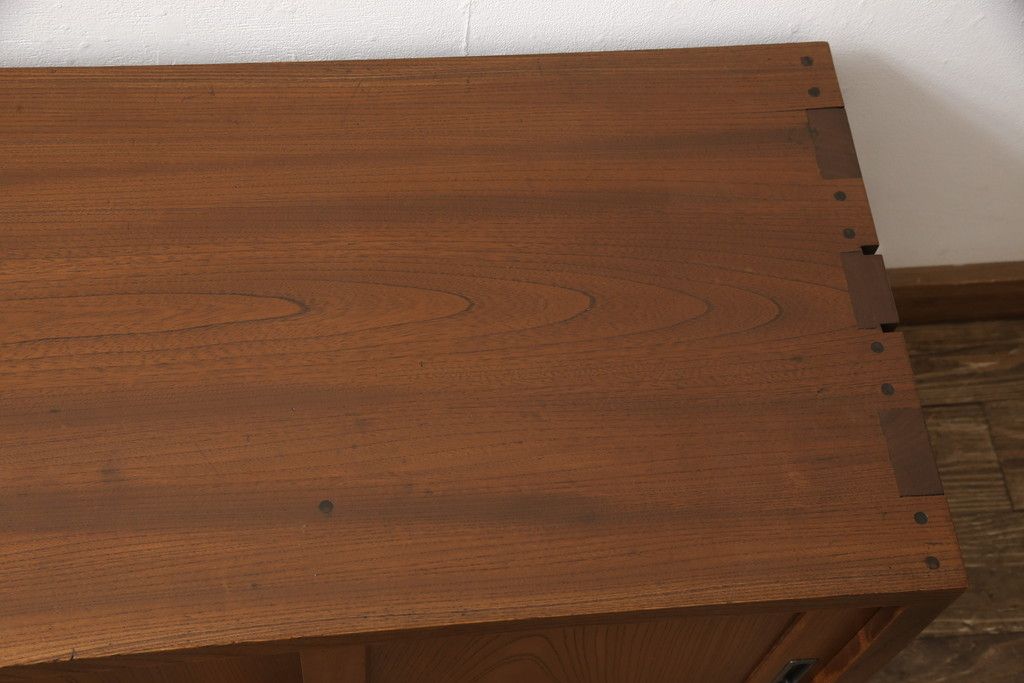 和製アンティーク　総ケヤキ材　分厚い材を贅沢に使用した重厚な佇まいの帳場箪笥(ローボード、引き出し)(R-051570)