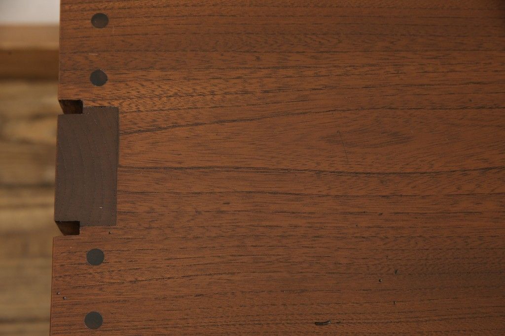 和製アンティーク　総ケヤキ材　分厚い材を贅沢に使用した重厚な佇まいの帳場箪笥(ローボード、引き出し)(R-051570)